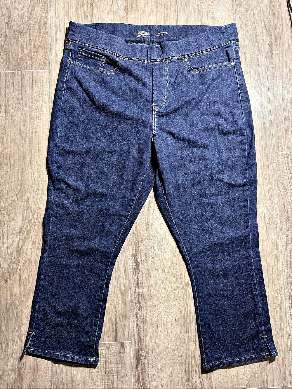 Levi Strauss & Co. Signature Totally Shaping Pull-On Capri. Blue Capri Jeans
